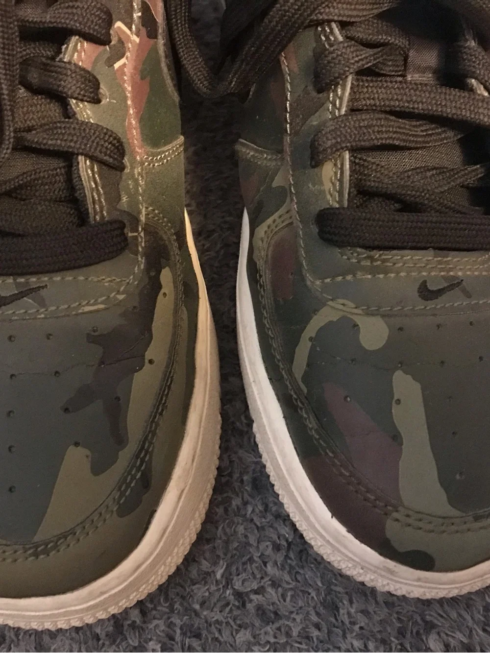 NIKE AIR FORCE 1 LV8 CAMOUFLAGE LOW TOP SNEAKERS WITH WHITE BOTTOM US SIZE 6.5 Y